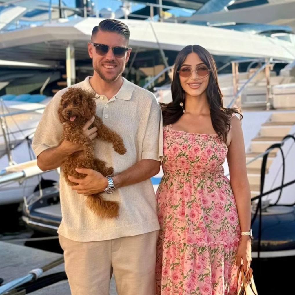 Hundetagesbetreuung – Hund entspannt bei Ausflug mit Besitzern